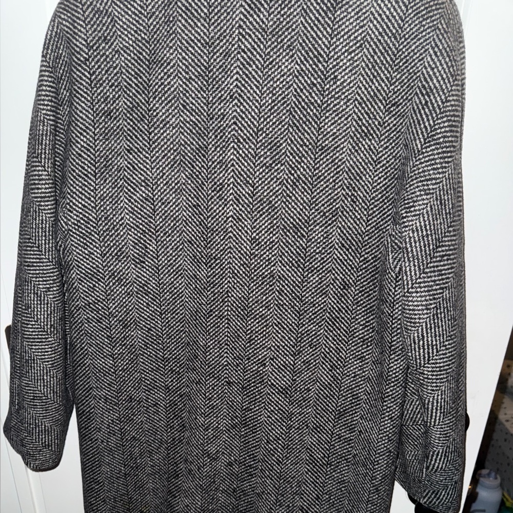 Aritzia slouch in herringbone Black and white wool Coat - Picture 7 of 14